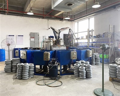 Ratiņkrēslu riteņu un riepu ikdienas ražošana